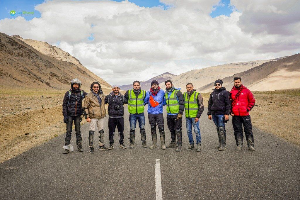 Group at Moore Plains - Manali to Leh Ladakh