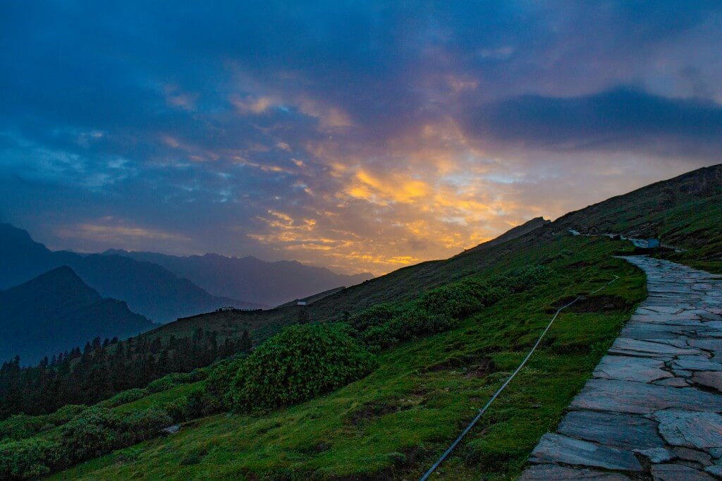 Trekking trail to Tungnath Temple