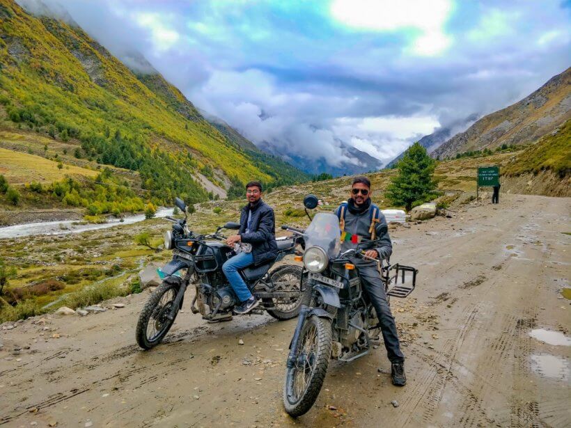 An Adventurous Road Trip to Kalpa & Chitkul - Fixing the Tyre - Harstuff